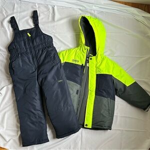 Children's Oshkosh Snowsuit Boys - label says large but it fits like a 7.